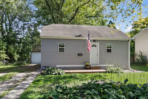 1026 Clay St, Woodstock, IL 60098