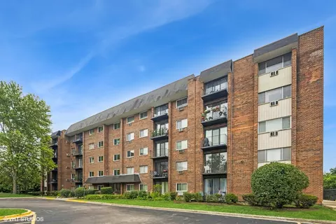 4721 Saint Joseph Creek Rd #1B, Lisle, IL 60532