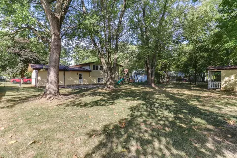 Exterior - 314 S Maple Ave, Minier, IL 61759 photo 6 of 9