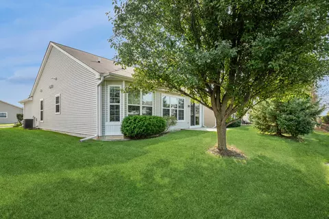 2864 Edgewater Dr, Elgin, IL 60124 photo 17
