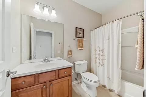 2864 Edgewater Dr, Elgin, IL 60124 photo 10