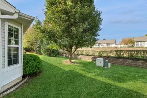2864 Edgewater Dr, Elgin, IL 60124 photo 19