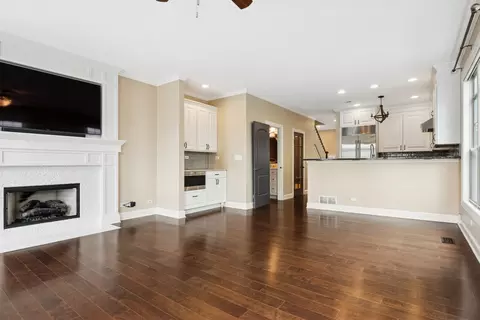 Living - 2528 Violet St, Glenview, IL 60026 photo 2 of 3