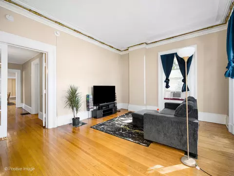 Living - 211 Cedar St, Aurora, IL 60506 photo 4 of 5