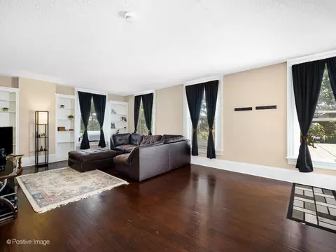 Living - 211 Cedar St, Aurora, IL 60506 photo 1 of 5