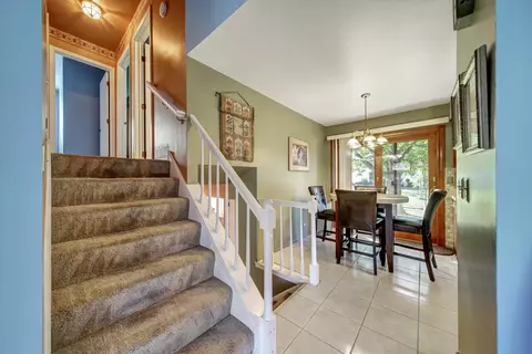 Entry Way - 445 Fordham Pl, Roselle, IL 60172 photo 2 of 2