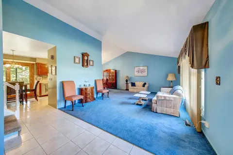 Entry Way - 445 Fordham Pl, Roselle, IL 60172 photo 1 of 2