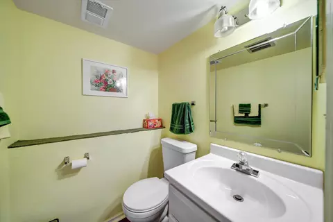 Bath - 445 Fordham Pl, Roselle, IL 60172 photo 1 of 2