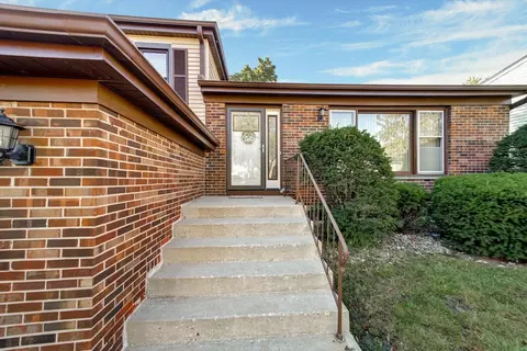 Exterior - 445 Fordham Pl, Roselle, IL 60172 photo 2 of 4