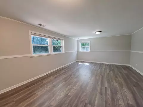 Living - 17113 Elm Dr, Hazel Crest, IL 60429 photo 6 of 6