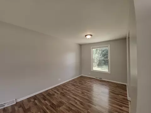 Living - 17113 Elm Dr, Hazel Crest, IL 60429 photo 5 of 6