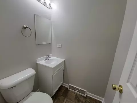 Bath - 17113 Elm Dr, Hazel Crest, IL 60429 photo 1 of 3