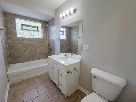 Bath - 17113 Elm Dr, Hazel Crest, IL 60429 photo 2 of 3