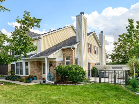 10111 Cambridge Dr #COURT-G, Mokena, IL 60448