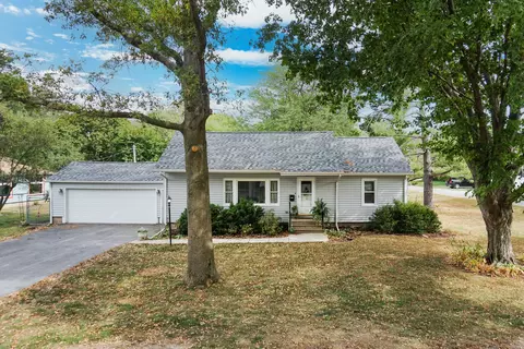 725 Sheridan St, Chenoa, IL 61726
