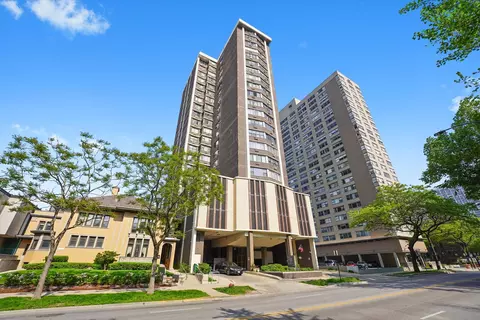 6325 N Sheridan Rd #802, Chicago, IL 60660