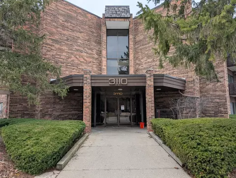 3110 Pheasant Creek Dr #101, Northbrook, IL 60062