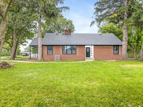 7604 N 2nd St, Machesney Park, IL 61115