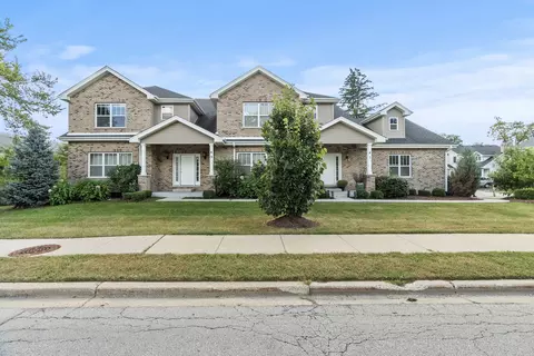 47 E 55th St, Westmont, IL 60559