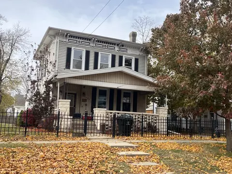 1002 N Roosevelt Ave, Bloomington, IL 61701