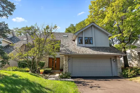 15 Laurel Oak Ct, Burr Ridge, IL 60527