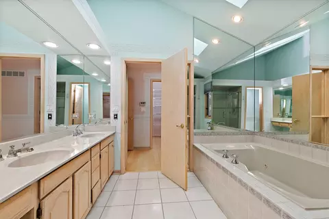 15 Laurel Oak Ct, Burr Ridge, IL 60527 photo 17