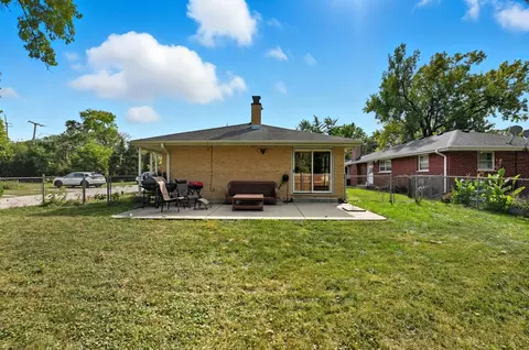 Exterior - 1812 E Algonquin Rd, Des Plaines, IL 60016 photo 5 of 6