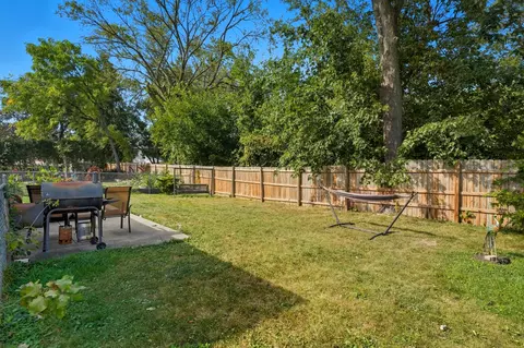 Exterior - 1812 E Algonquin Rd, Des Plaines, IL 60016 photo 4 of 6