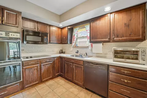 Kitchen - 1812 E Algonquin Rd, Des Plaines, IL 60016 photo 1 of 3