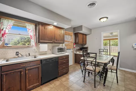 Kitchen - 1812 E Algonquin Rd, Des Plaines, IL 60016 photo 2 of 3