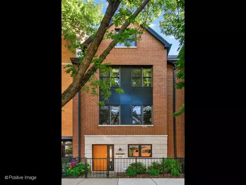 2107 W Berteau Ave, Chicago, IL 60618