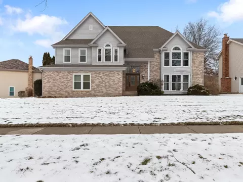 1121 Redwood Dr, Algonquin, IL 60102