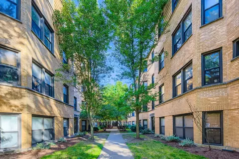 7637 N Greenview Ave #2E, Chicago, IL 60626