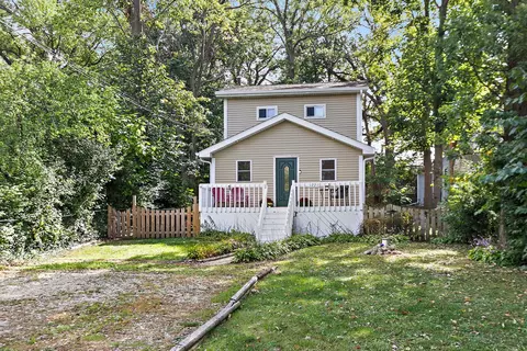 1221 Lincoln Ave, Fox River Grove, IL 60021