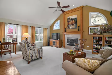 Living - 318 Maple St, Beecher, IL 60401 photo 1 of 2