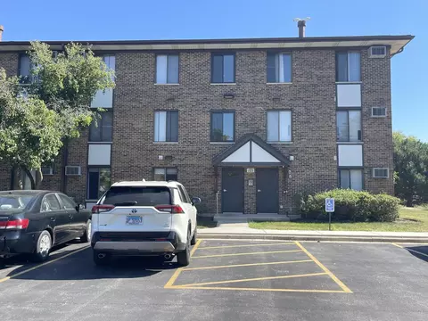 121 Gregory St #2, Aurora, IL 60504