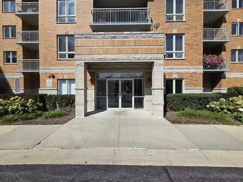 6815 N Milwaukee Ave #702, Niles, IL 60714