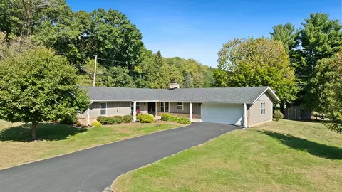 396 W Margaret Fuller Dr, Oregon, IL 61061