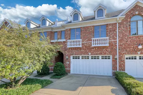 315 Arbor Glen Blvd, Schaumburg, IL 60195