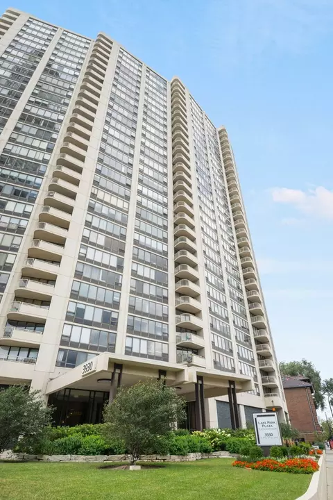 3930 N Pine Grove Ave #1606, Chicago, IL 60613