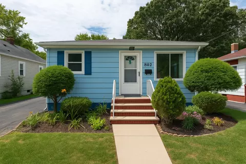 802 Pine St, Waukegan, IL 60085