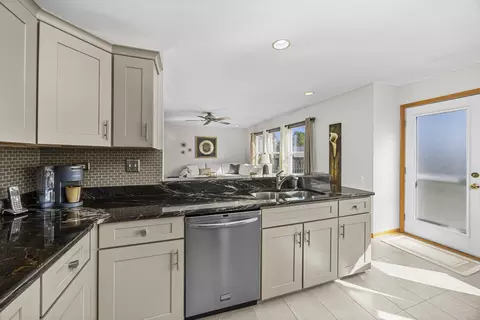 Kitchen - 2359 Nantucket Ln, Elgin, IL 60123 photo 3 of 4
