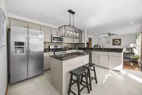 Kitchen - 2359 Nantucket Ln, Elgin, IL 60123 photo 1 of 4