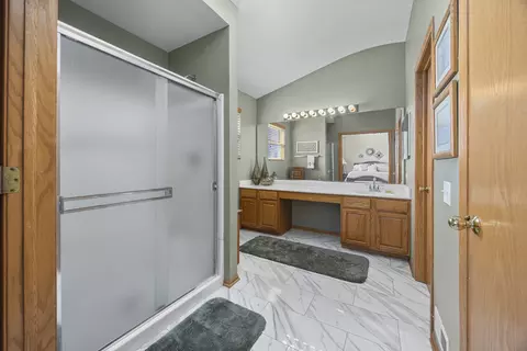 Bath - 2359 Nantucket Ln, Elgin, IL 60123 photo 2 of 4