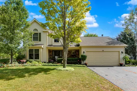 15 Thompson Ct, Buffalo Grove, IL 60089
