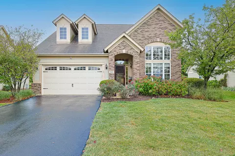 809 Canton Dr, Oswego, IL 60543
