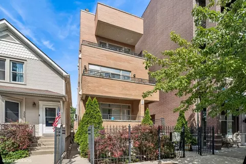 3052 N Oakley Ave #3, Chicago, IL 60618