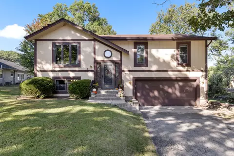 3606 Pinecrest Rd, Rockford, IL 61107