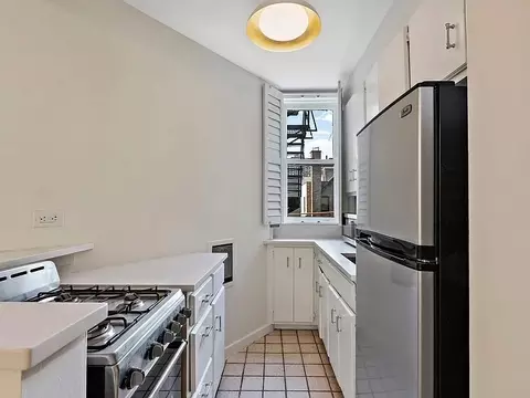 Kitchen - 60 E Scott St #403, Chicago, IL 60610 photo 2 of 2
