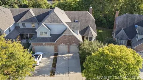 725 Kingsbrook Gln, Glen Ellyn, IL 60137
